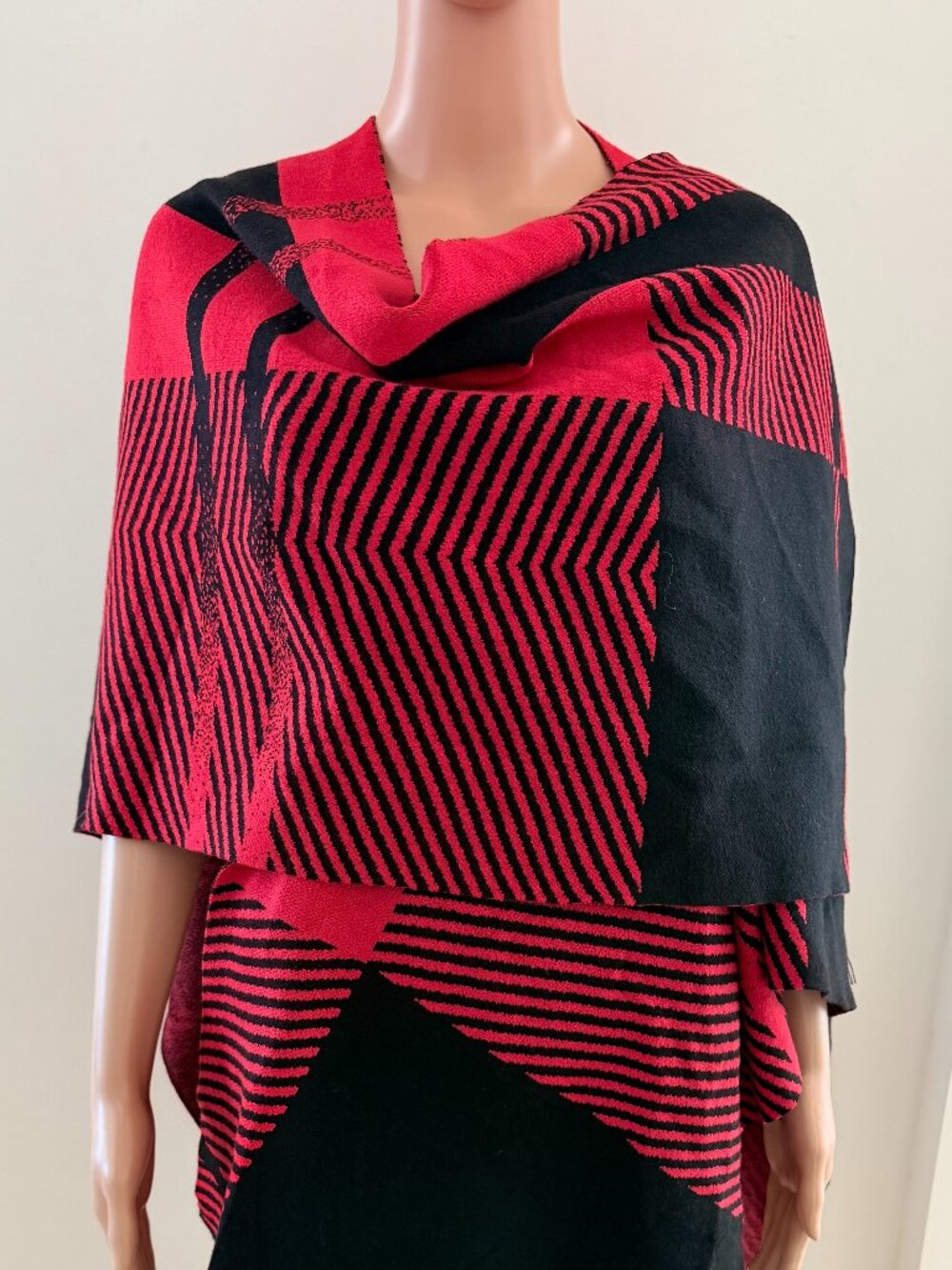 Ming Wang One Size Red /Black Plaid Tassel Logo Cardigan Cape Wrap NWT
